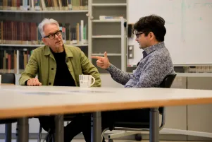 Oliver Reese und Taylan Akdag mitten im Gespräch. 