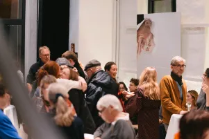 Schnappschuss vom Publikum im Foyer des Neuen Hauses.