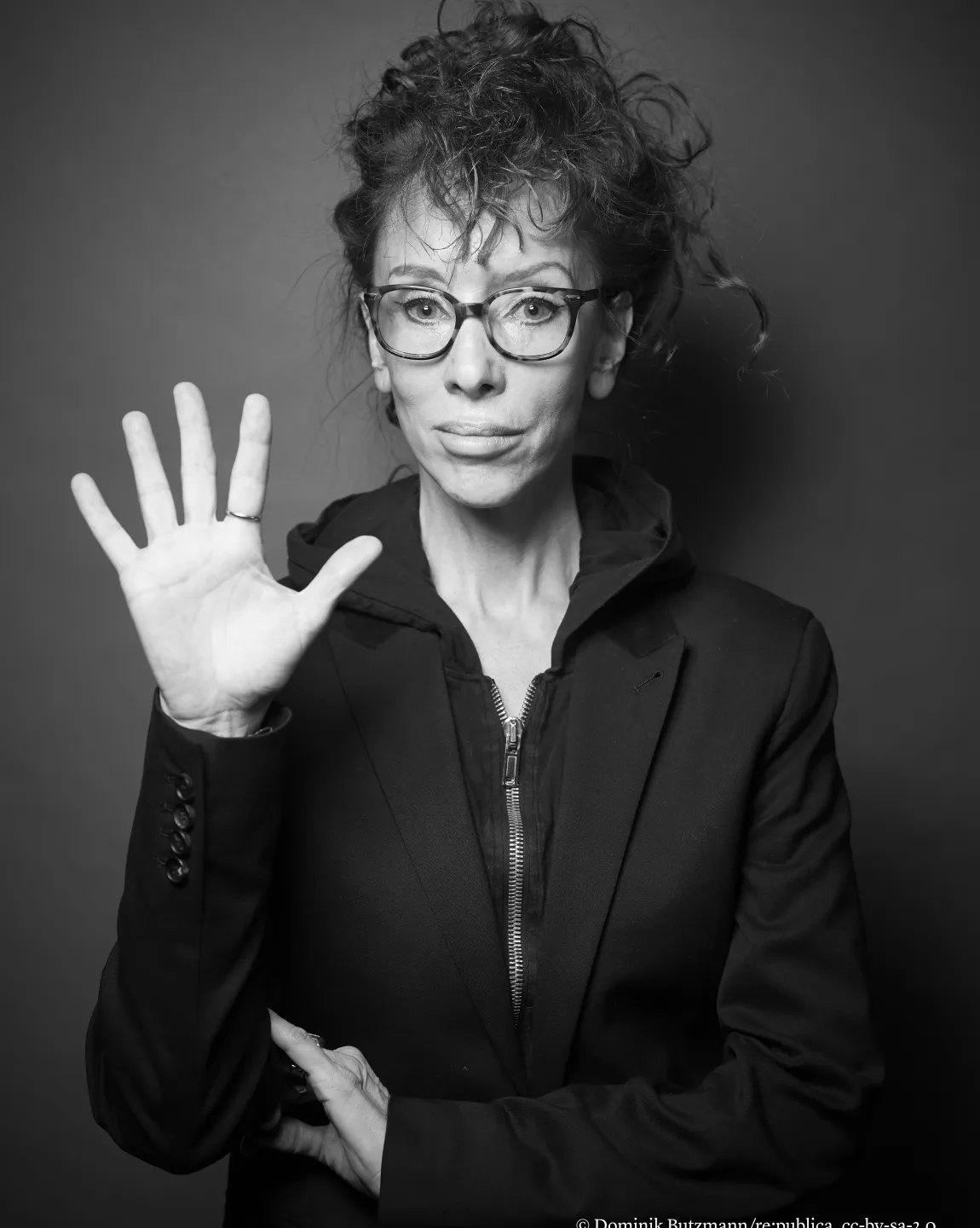 Autorin Sibylle Berg in einem schwarz-weiß Portrait