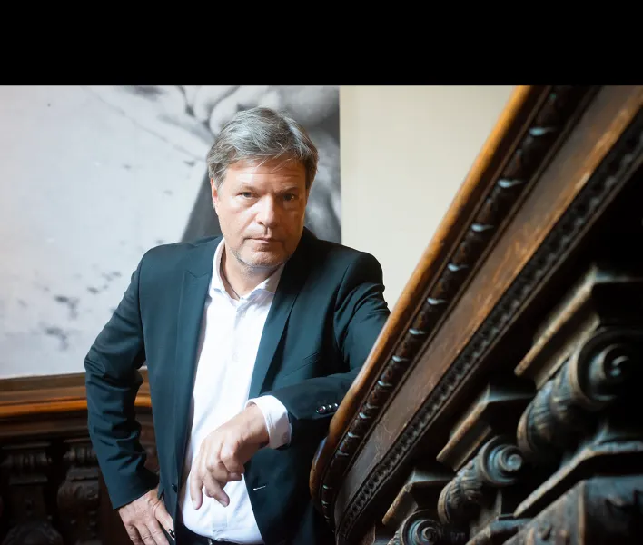 Robert Habeck im Foyer des Berliner Ensembles